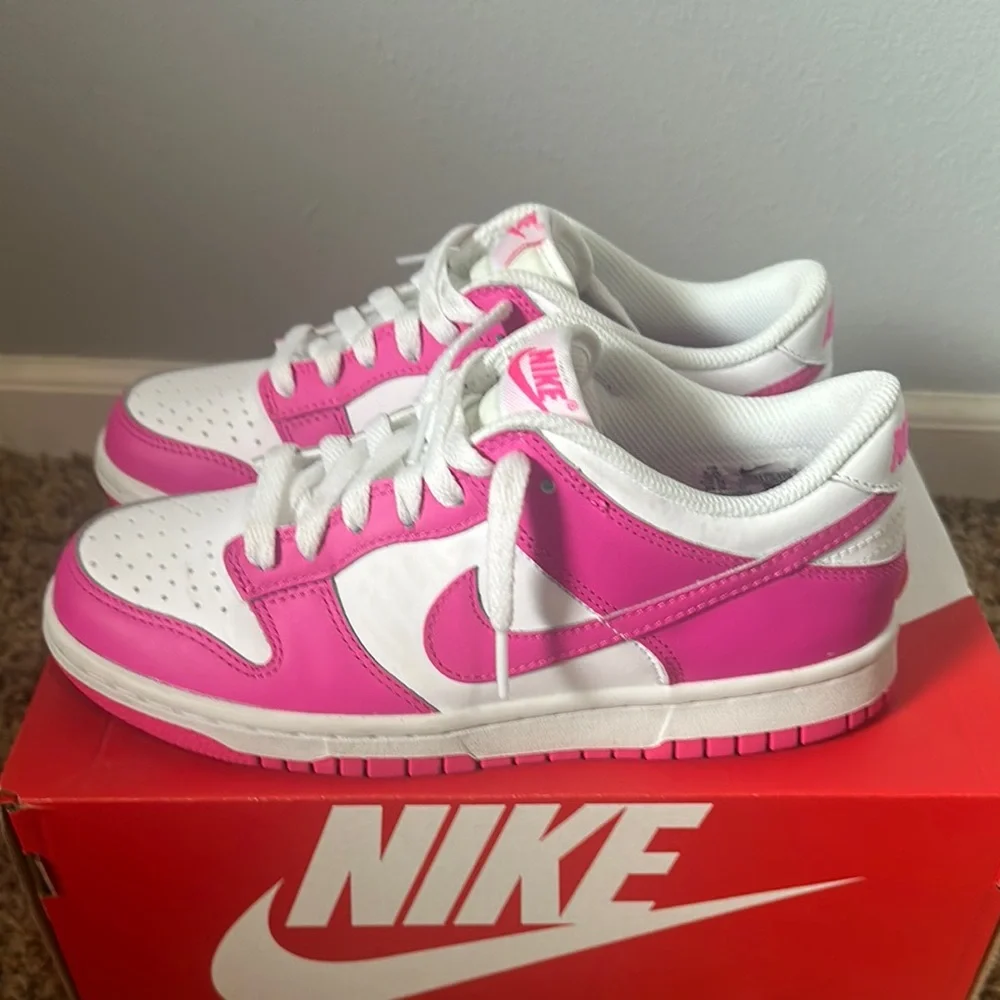 Nike Dunks Fuchsia and White - Picture 2 of 11